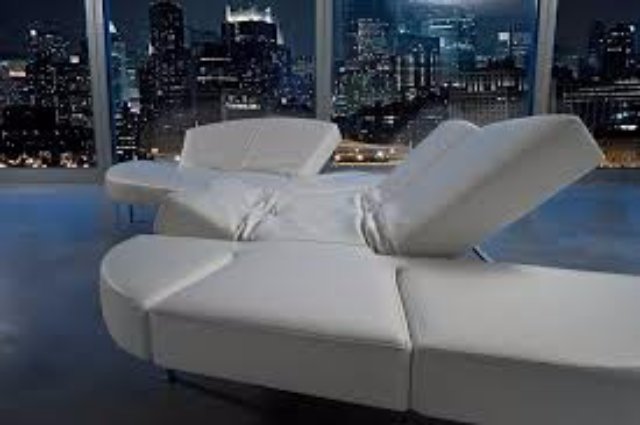 Два отдельных места для сна на одном диване