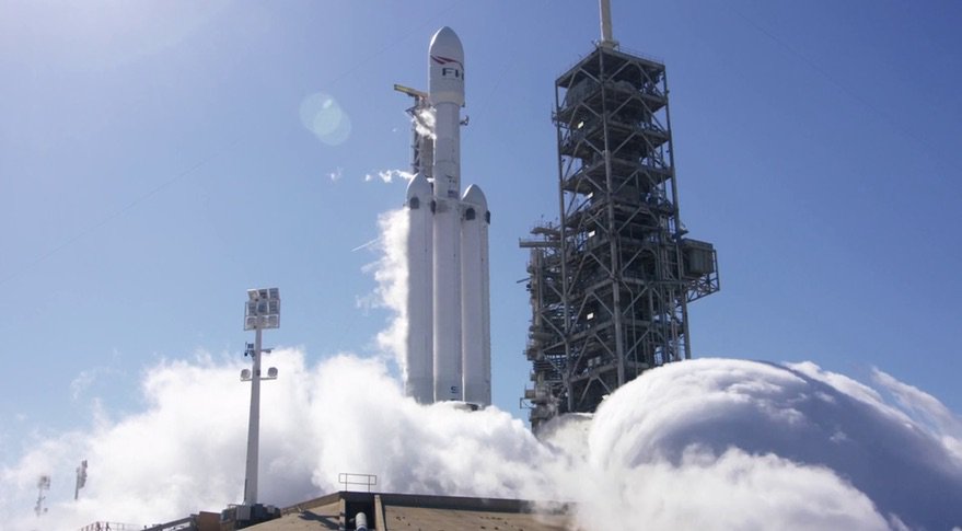 SpaceX провела успешный статический прожиг двигателей ракеты Falcon Heavy
