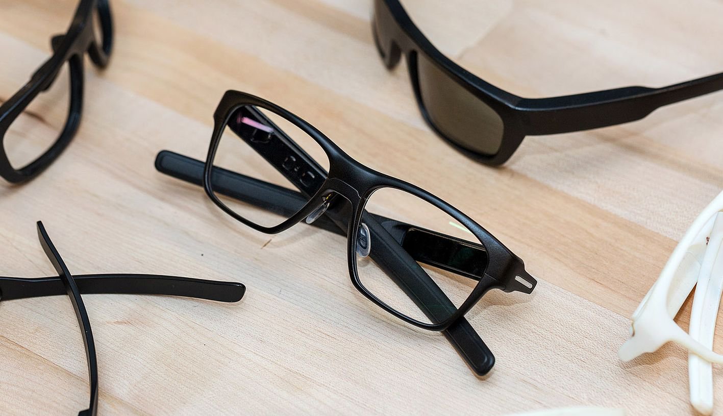 Intel представила умные очки Vaunt, практически неотличимые от обычных