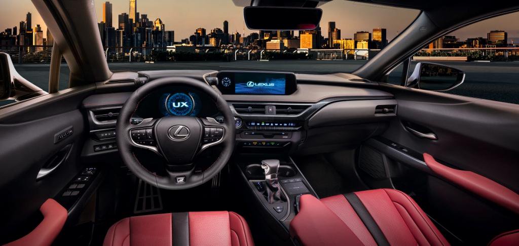 Lexus представил технологичный компактный кроссовер UX