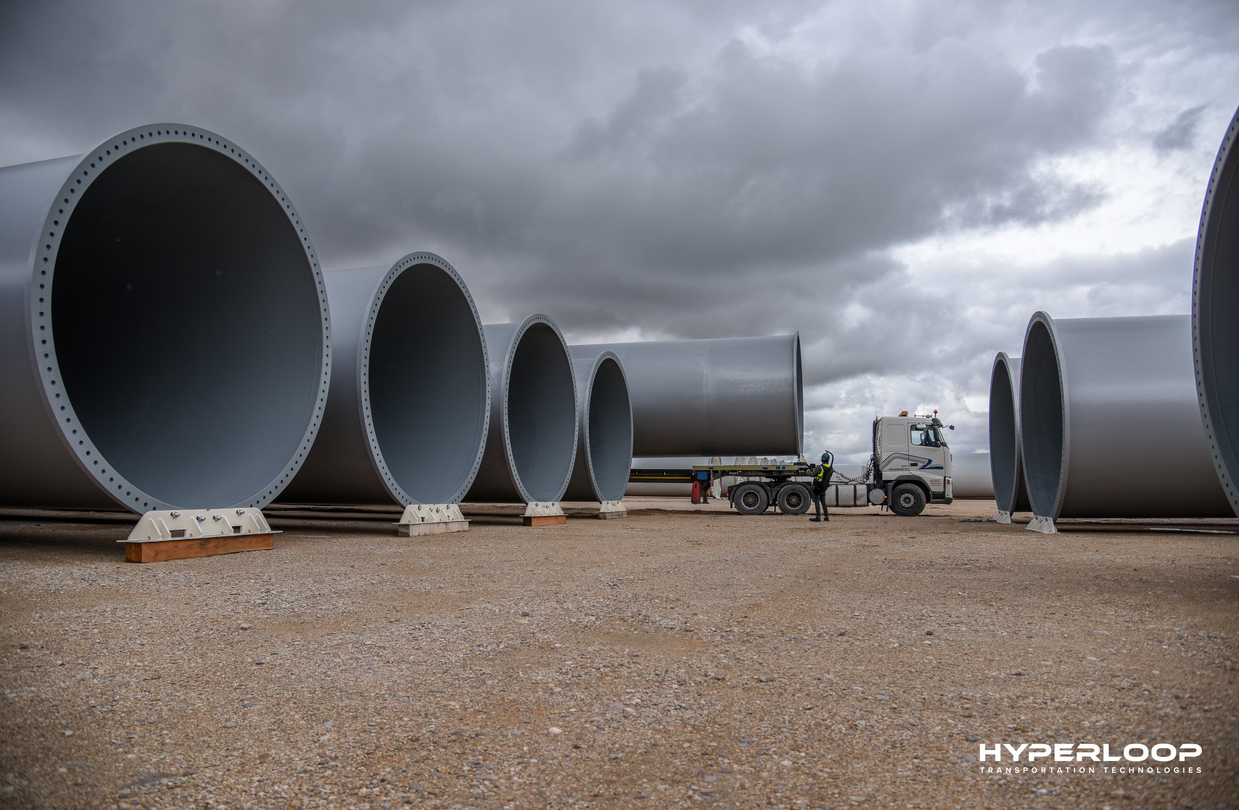 Во Франции начали строить линию Hyperloop