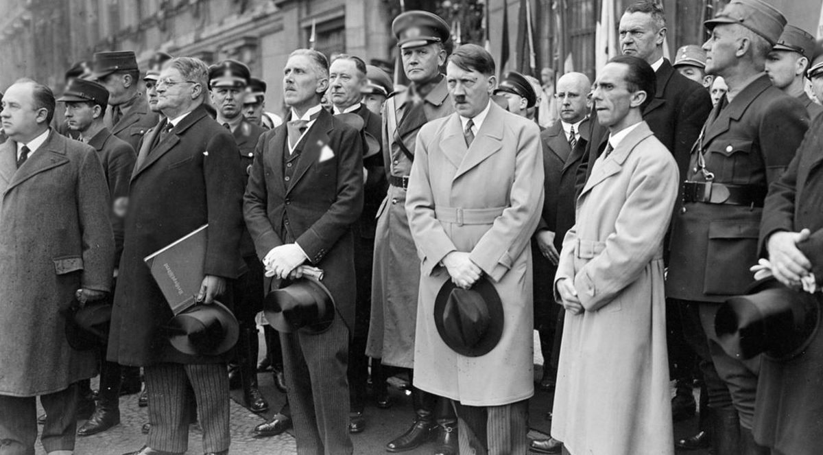 Конец теориям заговора: Гитлер точно умер в 1945