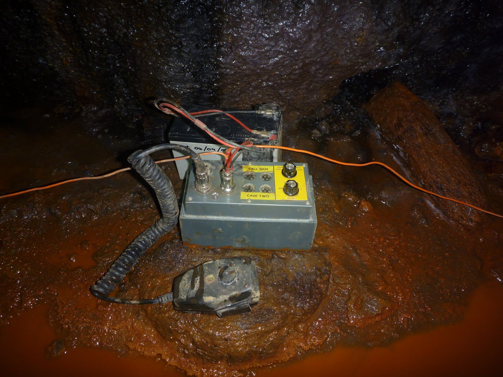 Тайские спасатели использовали радио Heyphone, разработанное радиолюбителем в 2001 году
