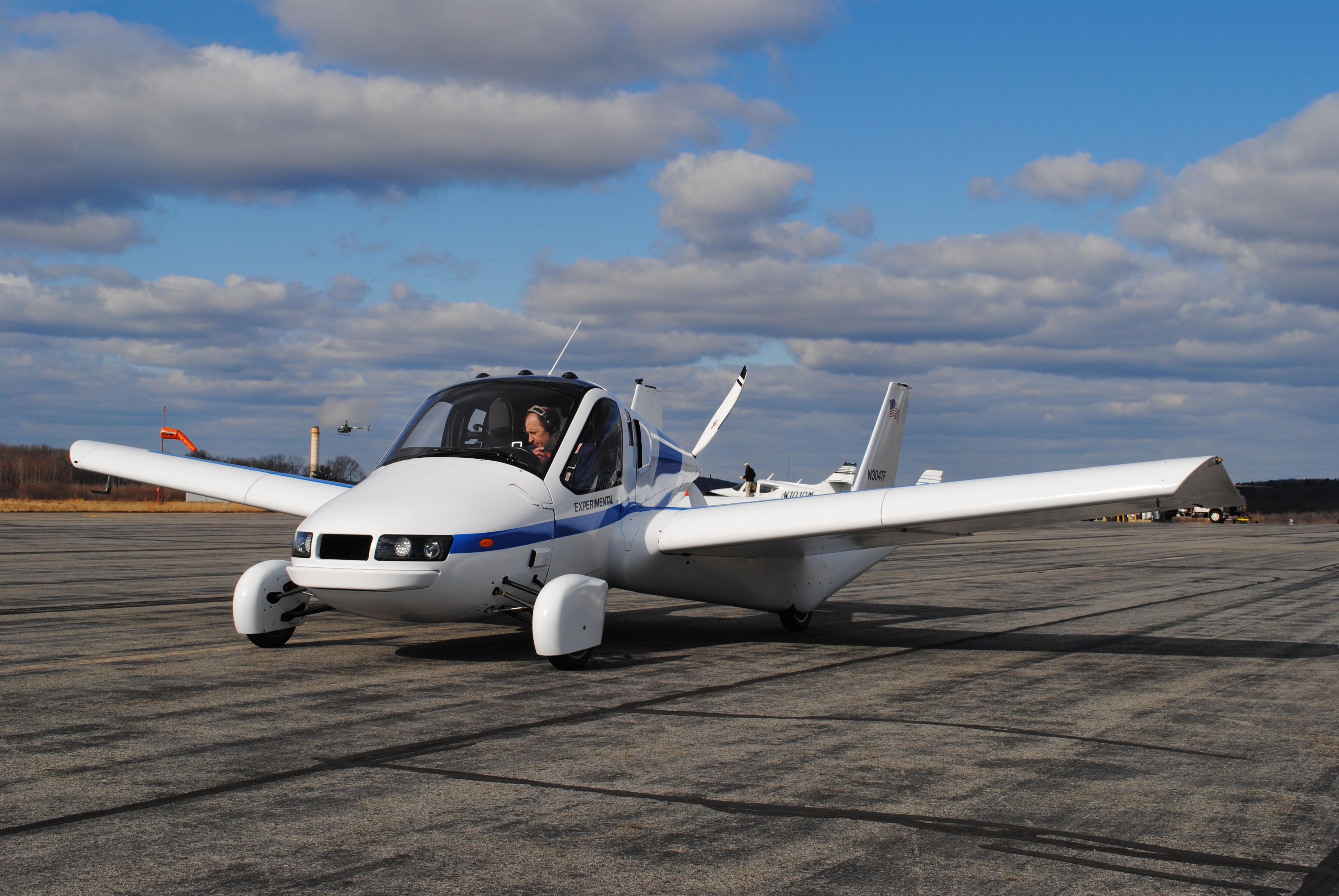 Летающий автомобиль от компании Terrafugia поступит в продажу в следующем году
