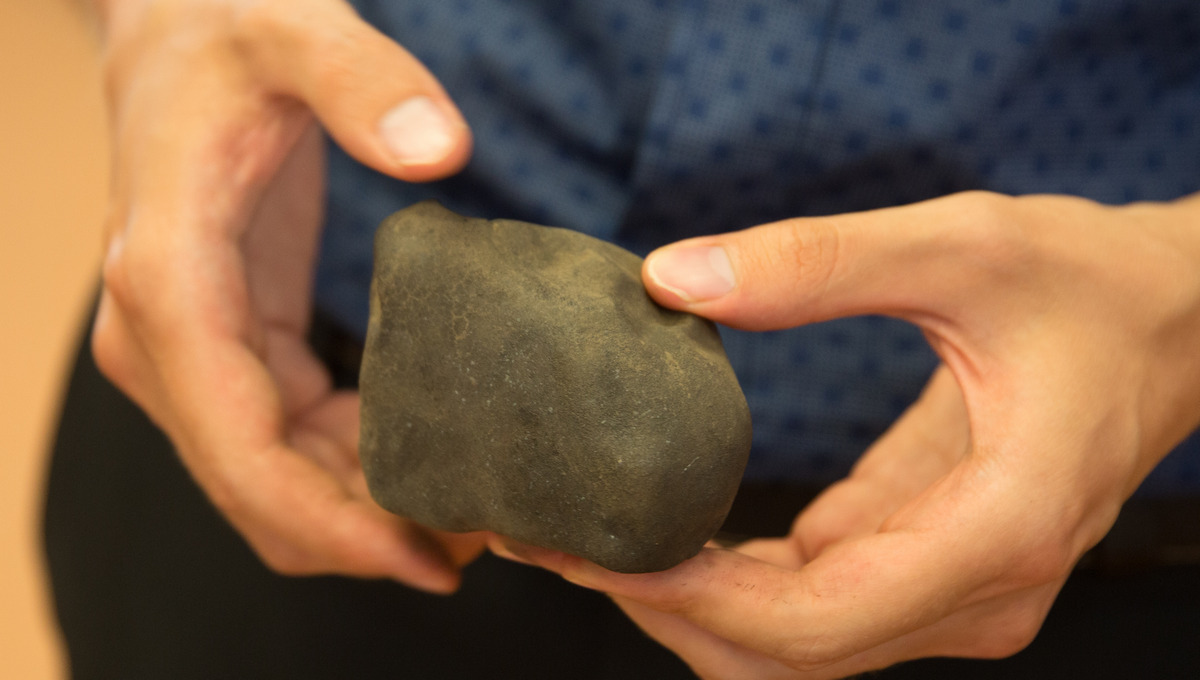 Метеорит занес на Землю минерал, которого нет на планете. Разве такое возможно?