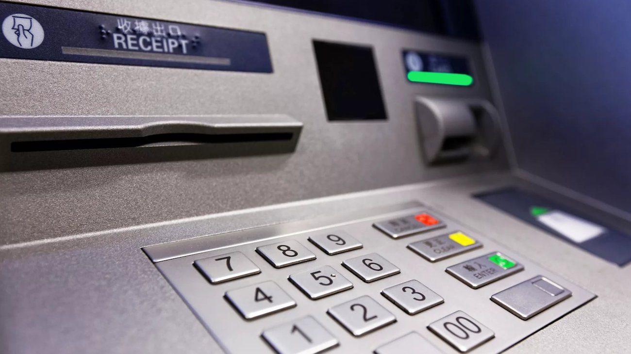В Японии создали первый банкомат с ИИ. Он будет бороться с мошенниками