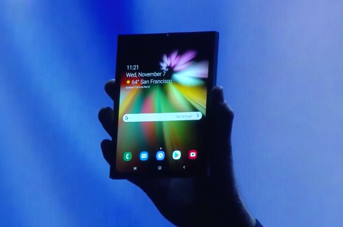 Samsung показала складывающийся смартфон