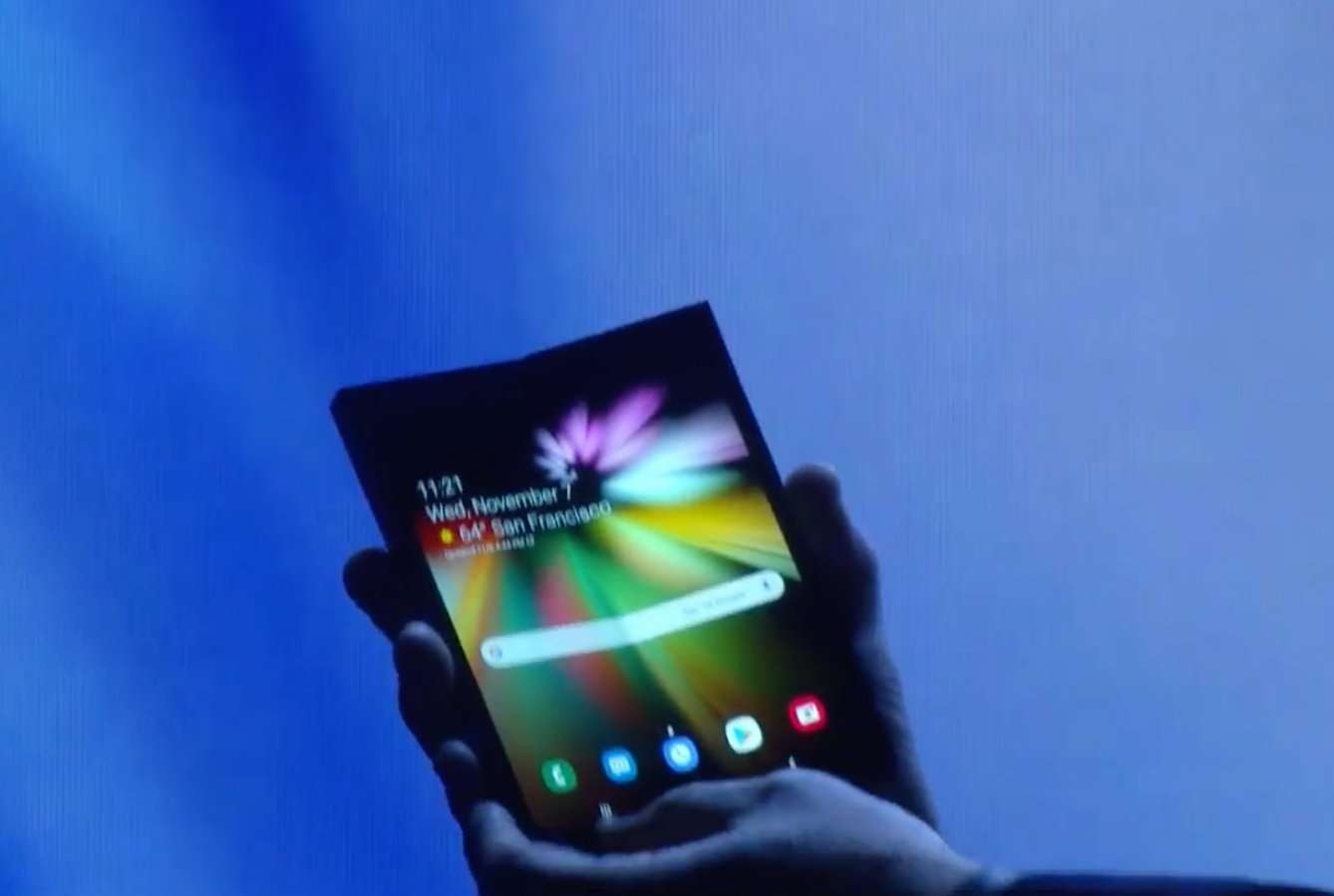 Samsung показала складывающийся смартфон