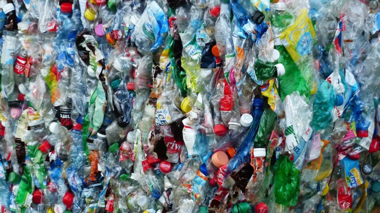 Найден способ переработки пластиковых отходов в универсальный материал