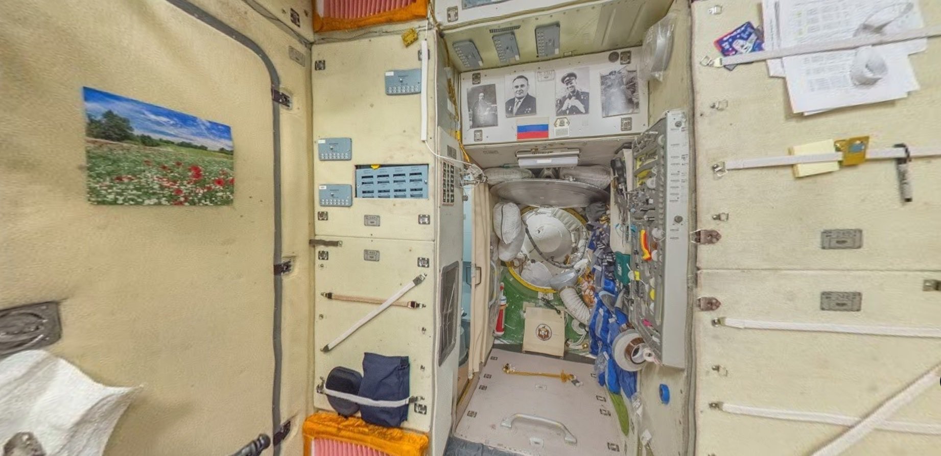 Хотите погулять внутри Международной космической станции?