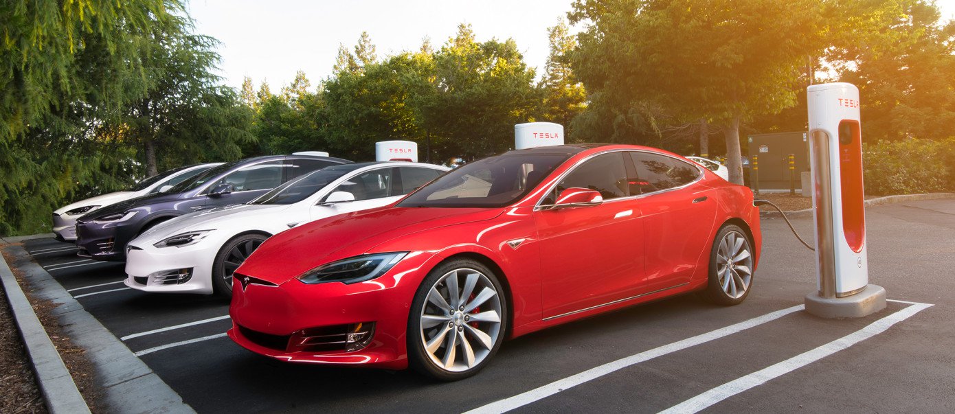 Илон Маск пообещал развернуть сеть Tesla Supercharger по всей Европе (и даже в Киеве!)