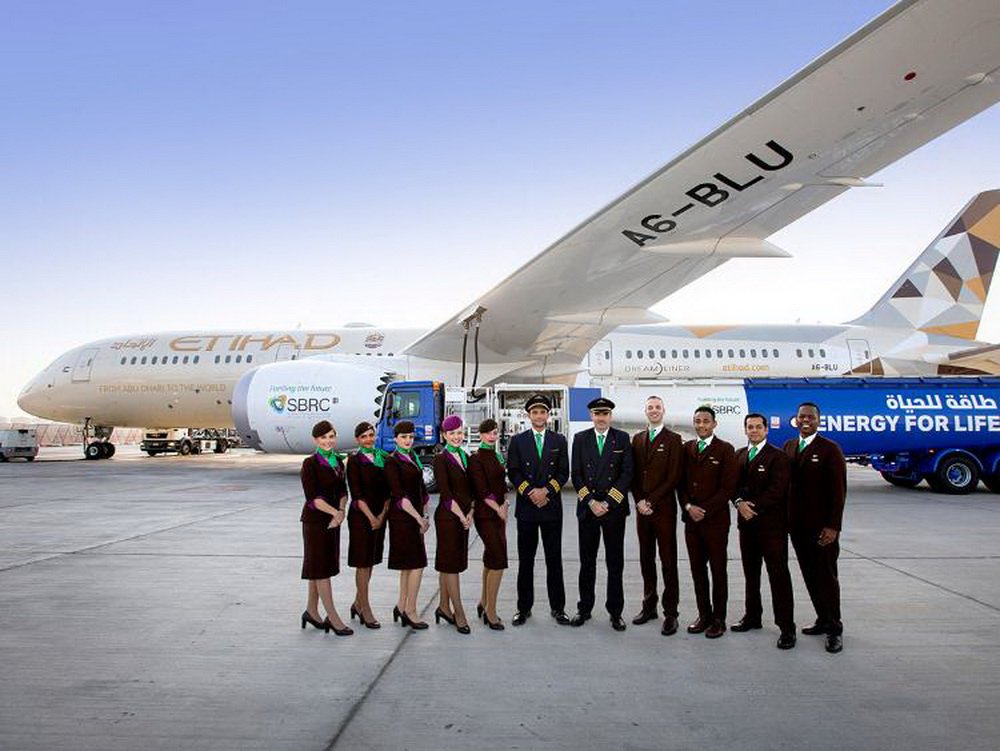 Компания из ОАЭ провела первый коммерческий рейс самолета, работающего на биотопливе