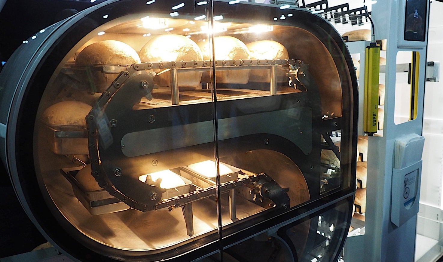#CES | На выставке электроники показали уникальную роботизированную пекарню
